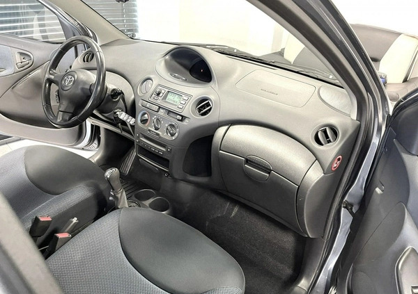 Toyota Yaris cena 14200 przebieg: 175000, rok produkcji 2005 z Koziegłowy małe 232
